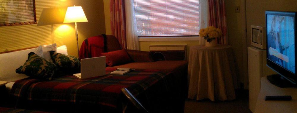 Hotel Motel Le Chateau Lac-Megantic Ngoại thất bức ảnh