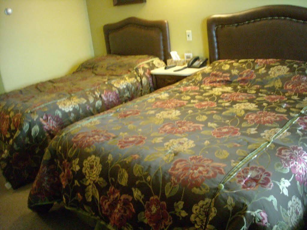 Hotel Motel Le Chateau Lac-Megantic Ngoại thất bức ảnh